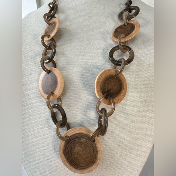 Chunky wood slice and swirled circle link necklace - Picture 3 of 6
